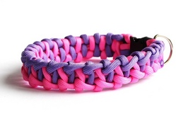 Armbänder und Anhänger mit Paracord