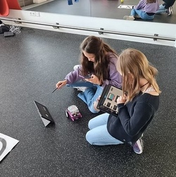 Kleiner Roboter ganz Groß - Girls Technik Camp - 1. Termin