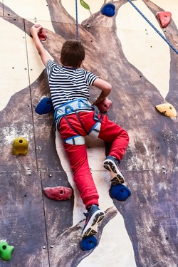 Klettern und Bouldern in der DAV Halle Gilching