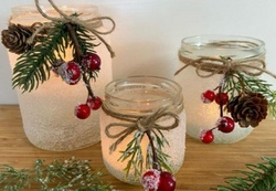 Weihnachtliches Windlicht oder Schneekugel