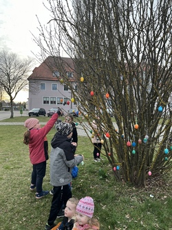 Osterzauber: Strauch schmücken & Filmspaß