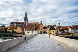 SENIOREN: Halbtagesfahrt nach Regensburg mit Stadtf&uuml;hrung und gemeinsamer Einkehr beim Pr&ouml;&szlig;lbr&auml;u in Adlersberg