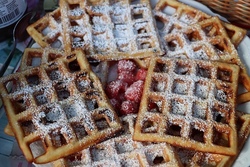 Waffeln, Erdbeeren und spielen mit Sabine 