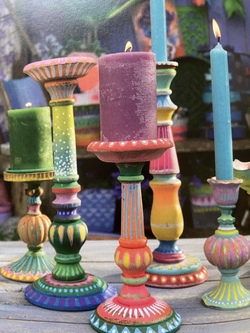 Bunte Kerzenst&auml;nder aus Holz mit Sabine 