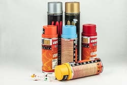 Graffitikunst auf Kleidung und Schnitzeljagt 