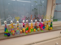 Lustige Osterhasen und bunte Ostereier gestalten mit Ulla