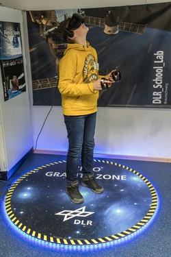 Vom leisen Anflug im Forschungs-Airbus bis zum Spacewalk  &ndash;  Experimentiere im DLR_School_Lab!