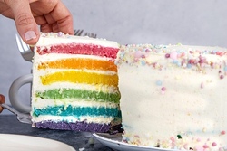 Regenbogenkuchen und Hefehasen 