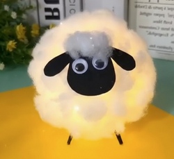 Leuchtendes Osterschaf