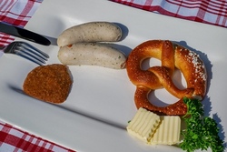 Wei&szlig;wurst-Fr&uuml;hst&uuml;ck im Jugendtreff
