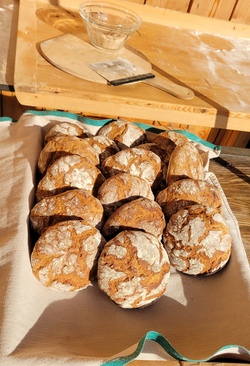 Brotbacken im Holzofen
