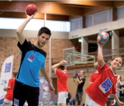Handball spielend kennenlernen