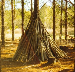 Wir bauen ein Tipi