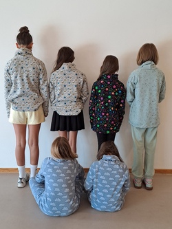 N&auml;he deinen eigenen Hoodie zum Kuscheln- Zuschneiden und N&auml;hen