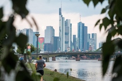 Skyline Tour Frankfurt *f&uuml;r M&auml;dels* - ABGESAGT