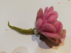Wir filzen feinen Bl&uuml;tenschmuck