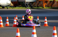 Jugend-Kartslalom Training mit modernsten E-Karts