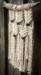 Makramee, die Kunst der Knoten &ndash; kleiner Wandvorhang 
