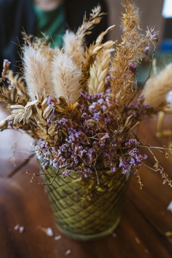Kleines Trockenblumengesteck