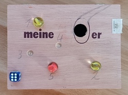 Aus leeren Zigarrenkisten basteln wir ein Spiel