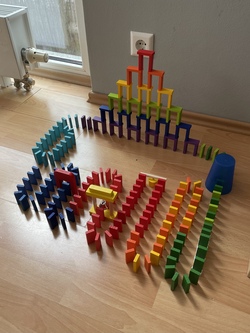 Abesagt - Domino-Bahnen bauen