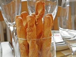 K&auml;sestangen und Pizzaschnecken