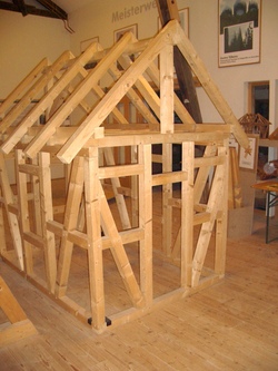 Wir bauen uns ein Haus aus Holz