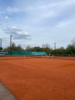 Spiel und Spa&szlig; am Tennisplatz