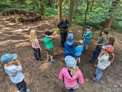 Naturforscher auf Waldexpedition