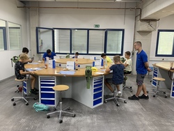 Herstellung eines Handyhalters aus Aluminium mit Unterst&uuml;tzung einer computergesteuerten CNC Fr&auml;smaschine 