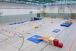Kinder Parcours und Turnen