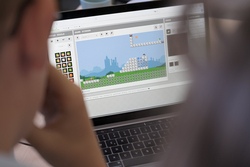 Art Arcade | Spiele entwickeln f&uuml;r die selbstgebaute Kunst-Konsole