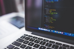 &bdquo;Hallo Welt&ldquo; &ndash; ein Einstieg in die Programmierung