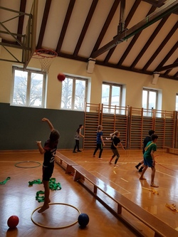 Teamspiele in der Sporthalle