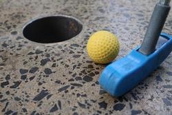 3D- Schwarzlicht- Minigolf
