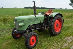 Oldtimer-Treckerfahrt mit dem Wagen durchs Filsumer Moor.