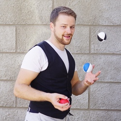 Jonglieren, Diabolo, Flowerstick und Co. probieren (1)