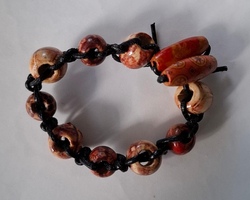 Armb&auml;nder & Schl&uuml;sselanh&auml;nger mit Holzperlen gestalten