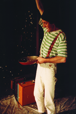 Kindertheater von und mit Achim Sonntag: Joaquino Payaso und seine 7 Koffer 