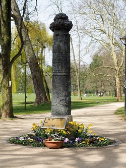Eine Friedenss&auml;ule f&uuml;r den Frieden. Workshop und Gemeinschaftsprojekt