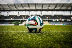 Fu&szlig;ball Klassen 3 und 4 mit Herrn Simon, montags