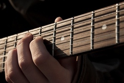Gitarre lernen mit Frau Meyer-RSplus, donnerstags