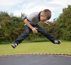 Kinder jumpen 