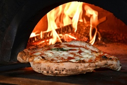 Holzofenpizza backen mit dem B&uuml;rgermeister Markus Huber