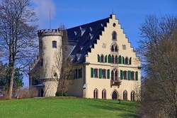 Auf Entdeckungstour im Schloss Rosenau!