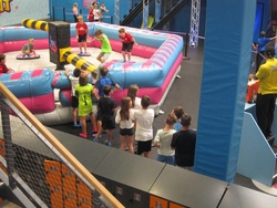 Mit dem Ersten B&uuml;rgermeister zum Flughafen M&uuml;nchen, Airport-Live-Tour anschlie&szlig;end zum JUMP House, M&uuml;nchen | Tour 2