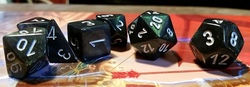 Critical Hit! Dein Brettspiel- & Miniatures-Abenteuer im 'Deck, Dice, Dungeon'  