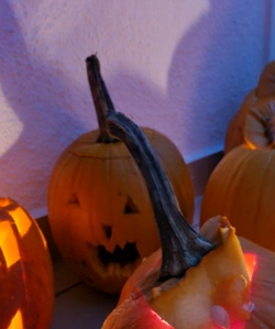 K&uuml;rbis schnitzen - Halloween wird zum Hingucker!
