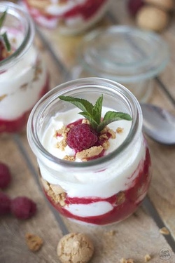 Himbeer-Schichtdessert