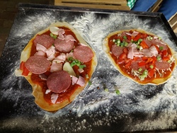 Pizza backen im Steinbackofen -2-